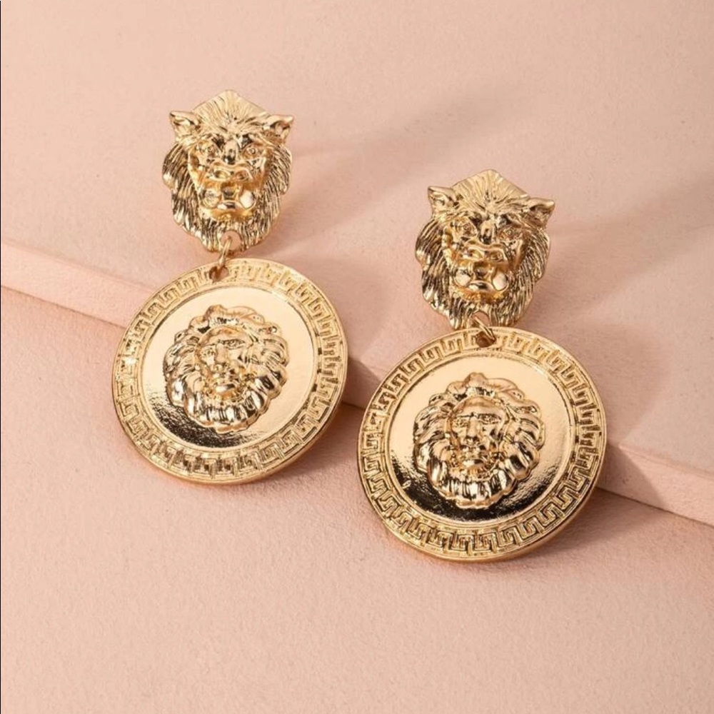 🌟Embossed Lion Charm Drop Earrings in Gold